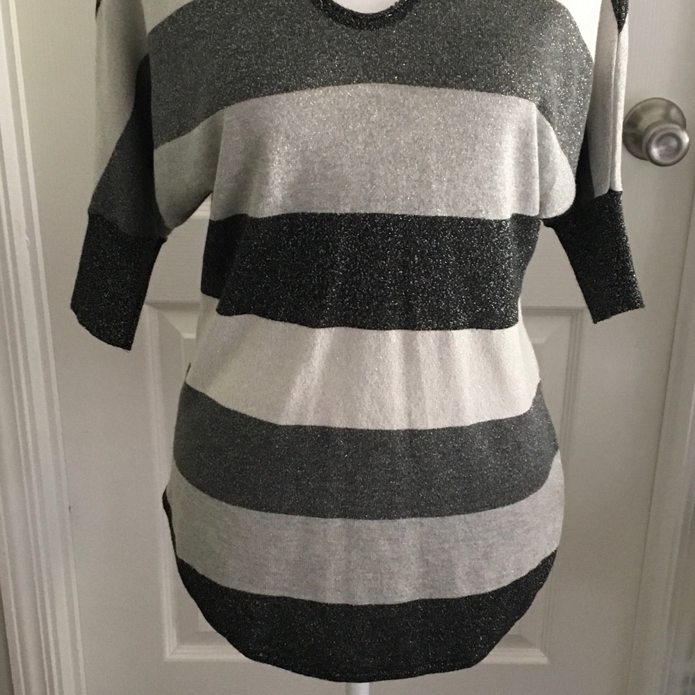 Sparkle summer sweater,buttons down back